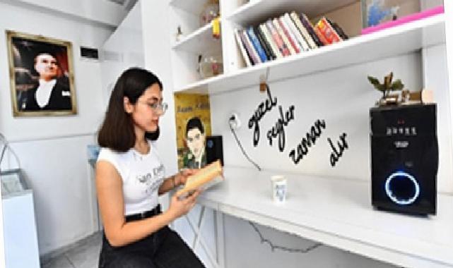 İzmir Büyükşehir öğrencinin yanında