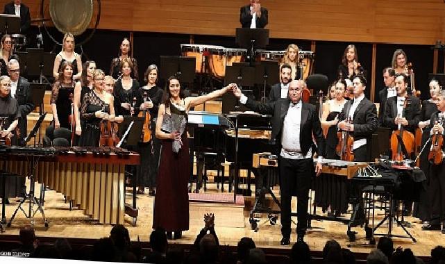 İzmir Devlet Senfoni Orkestrası’na tencere ve tava ile eşlik etti