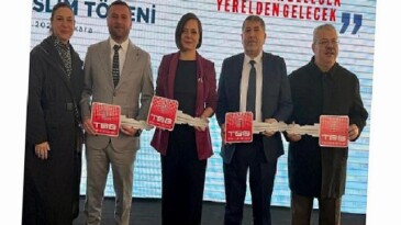 Karabağlar Belediyesi’ne Yeni İş Makinesi Takviyesi