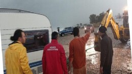 Karavanlarında mahsur kalan turistler kurtarıldı