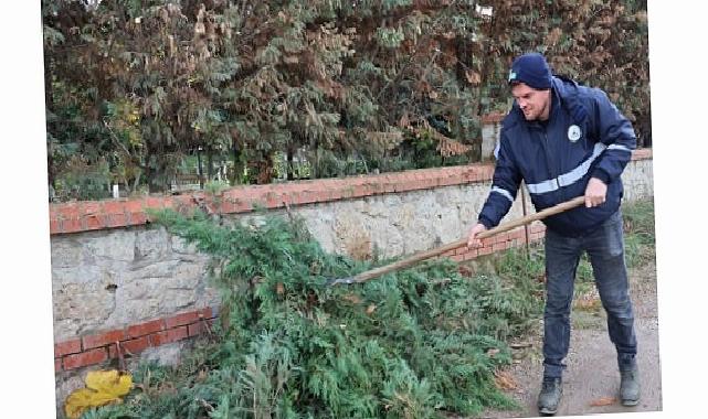 Kartepe’de Mezarlıklara Nizamlı Bakım