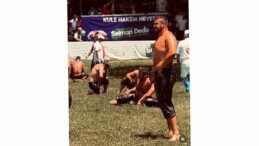 Kemer Belediye güreşçisi uzunluk atladı