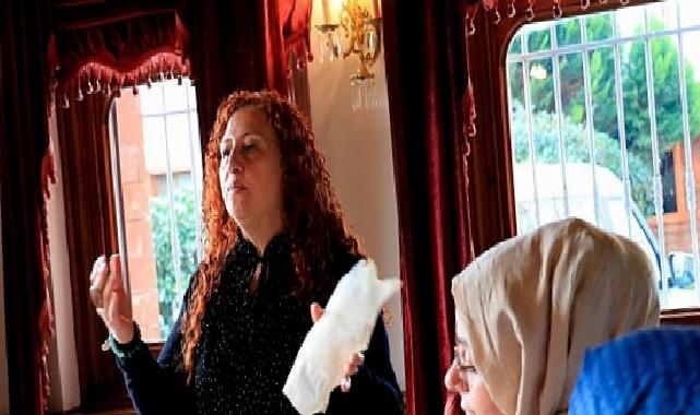 Konak güllerinin kâğıttaki izleri büyüledi