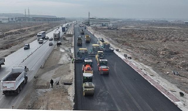 Konya Büyükşehir Tramvay Çizgisi Çalışmaları Devam Eden Aslım Caddesi’nde Ağır Asfaltlama Çalışması Yapıyor