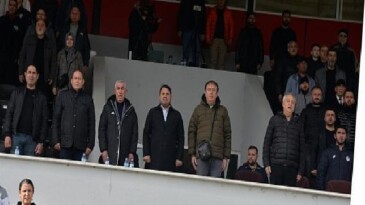 Lider Çırpanoğlu Grubunu Yalnız Bırakmadı