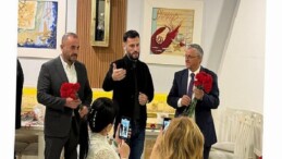 Lider Topaloğlu Kazak öğretmenlerle bir ortaya geldi