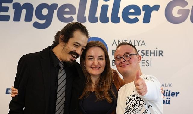 Lider Vekili Özdemir engellilere hizmet veren STK temsilcileri ile buluştu