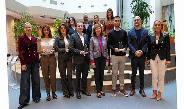 Microsoft Türkiye ile Teknolojide Bayan Derneği’nin iş birliğinde gerçekleşen “Secure The Future” eğitimini tamamlayan genç bayanlar siber güvenlik alanında uzmanlaşmaya hazır