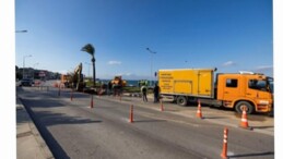 Mithatpaşa Caddesi’ndeki ana boru arızası için İZSU seferber oldu