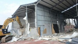 Nilüfer’de 2 kaçak yapı yıkıldı