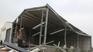 Nilüfer’de iki kaçak yapı daha yıkıldı