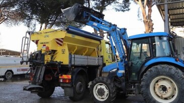 Ödemiş Belediyesi kar ve buzlanma uğraşına hazır