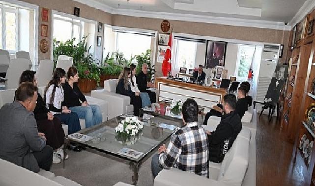 Öğrencilerden Lider Topaloğlu’na teşekkür ziyareti