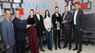 Okul-Sanayi İş Birliğiyle Okullara Bilgisayar Bağışı Yapılıyor