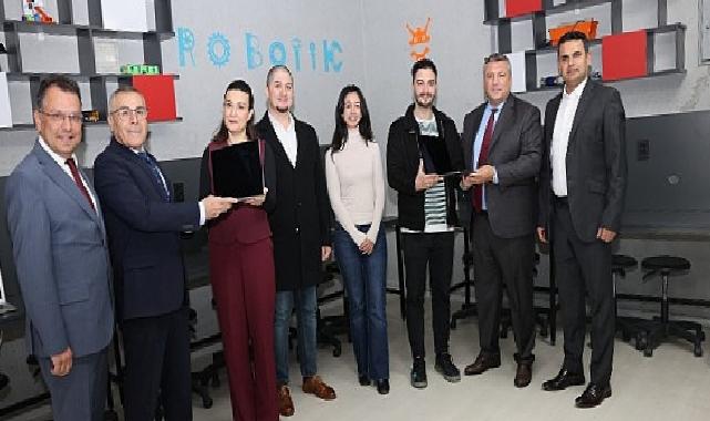 Okul-Sanayi İş Birliğiyle Okullara Bilgisayar Bağışı Yapılıyor