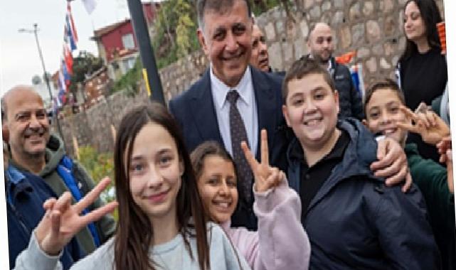 Park tamam sırada iki spor alanı var