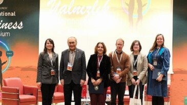 Prof. Dr. Nevzat Tarhan: “Dostluk hissini kaybettiğimiz için yalnızız”