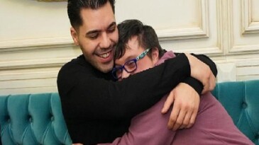 Sanatçı Buyruk Can İğrek, Üsküdar Tebessüm Kahvesi’ni Ziyaret Etti