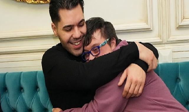 Sanatçı Buyruk Can İğrek, Üsküdar Tebessüm Kahvesi’ni Ziyaret Etti