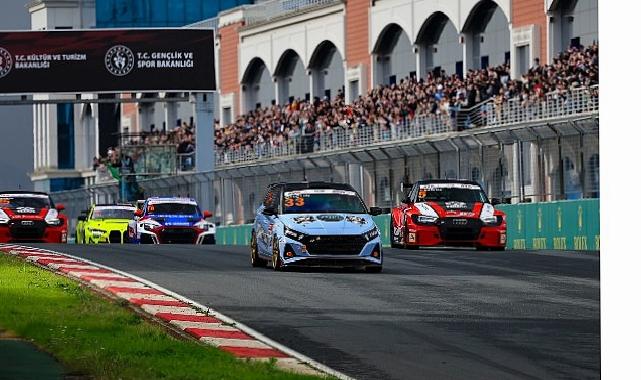 TOSFED İstanbul Park’ta Yağmur Altında Son Tango