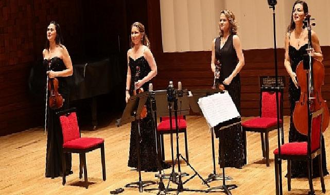 Türk bestekarlarının yapıtları ayakta alkışlandı