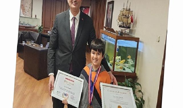 Türkiye’nin ve Gölcük’ün Gururu Sarp Arel Lider Sezer’e Konuk Oldu