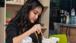 Yenişehir Belediyesinin bayanlara yönelik seramik eğitimleri başladı