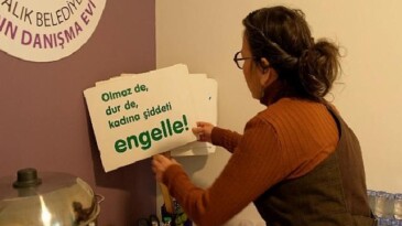 16 Hafta Sürecek Olan Bayanın İnsan Hakları Eğitim Programı Ayvalık’ta Başladı