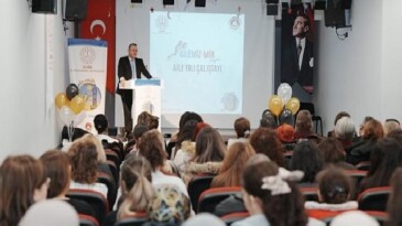 “Aile Yılı” Kapsamında Aileyi Merkeze Alan Çalıştay Karşıyaka’da Gerçekleştirildi