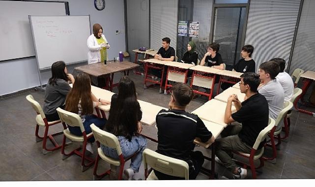 Akademi Liseler geleceği şekillendiriyor