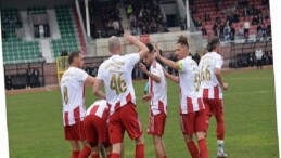 Alanda Zafer, Gollerde Vefa