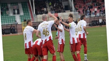 Alanda Zafer, Gollerde Vefa