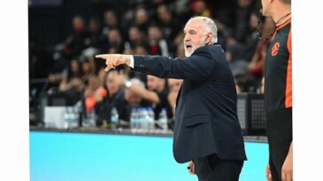 Anadolu Efes taraftarı önünde Kosner Baskonia ile karşılaşacak