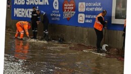 Antalya Büyükşehir Belediyesi 714 işçi, 374 araç ile alandaydı