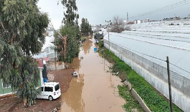 Antalya Büyükşehir Belediyesi sel afetinden ziyan gören vatandaşın yanında
