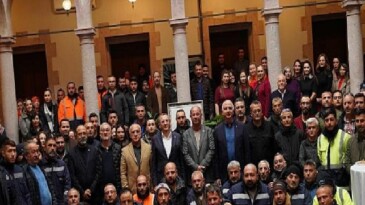 Ayvalık Belediye Başkanı Mesut Ergin yılın son gününde belediye çalışanlarıyla bir ortaya geldi.