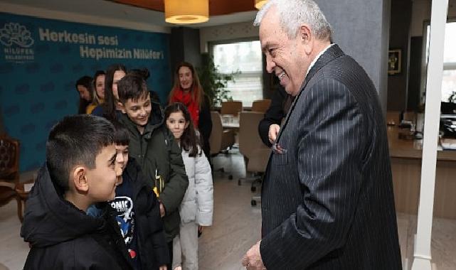 Badırgalı çocuklar el emeklerini Lider Şadi Özdemir’e armağan etti