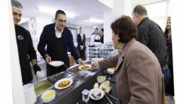 Balçova Belediyesi’nden Muhtaçlık Sahiplerine Sıcak Yemek Takviyesi