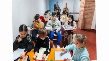 Bayan ve Çocuk Dayanışma Merkezi’nde İngilizce Derslerine Ağır İlgi