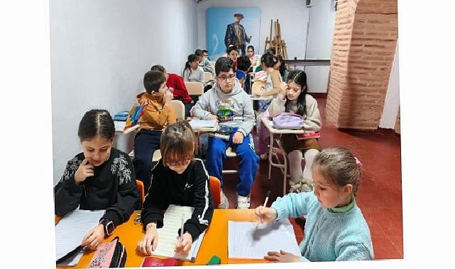 Bayan ve Çocuk Dayanışma Merkezi’nde İngilizce Derslerine Ağır İlgi