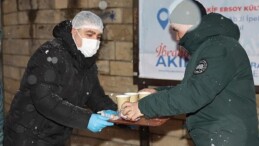 Bayrampaşa Belediyesi’nden sıcak çorba ikramı