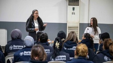 Belediye çalışanına rahim ağzı kanserine karşı bilgilendirme çalışması