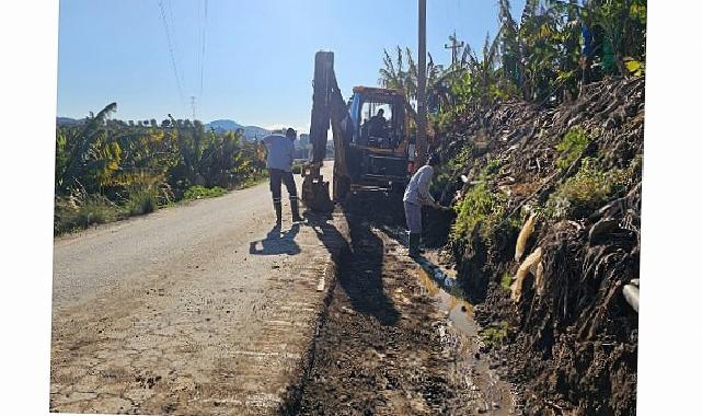 Büyükşehir Alanya’nın kırsal yollarında çalışıyor