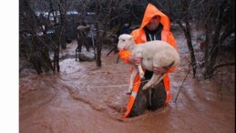 Büyükşehir grupları yağmur ve fırtınaya karşı seferber oldu