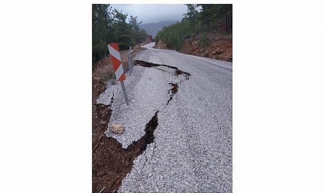 Büyükşehir gruplarından Alacami Yolu’nda heyelan çalışması