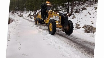 Büyükşehir gruplarının karla gayret çalışması sürüyor