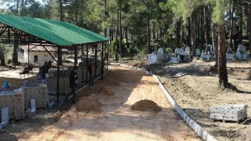 Büyükşehir’den Manavgat’ta mezarlıklarda çalışma