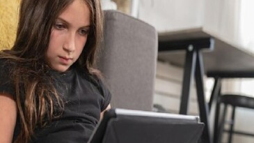 Çocuklarınızı dijital dünyada muhafazasız bırakmayın