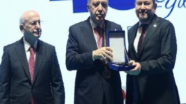 Cumhurbaşkanı Erdoğan’dan Nazım Torbaoğlu’na Vefa Plaketi