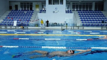 DEÜ Kapılarını Ulusal Yüzücü Emre Sakçı’ya Açtı